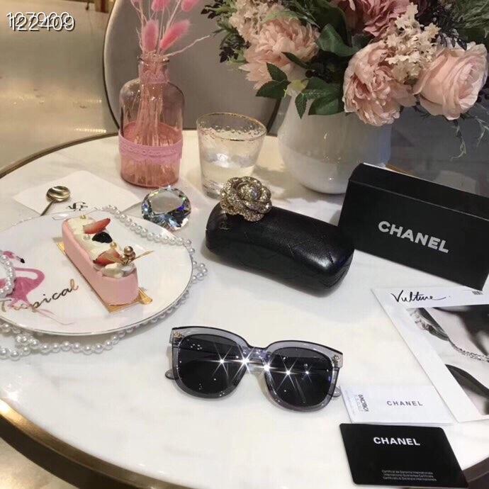 CHANEL香奈兒 黑色+透灰 開春爆款 高清偏光鏡片 女款太陽鏡 超輕不壓鼻  lly1133